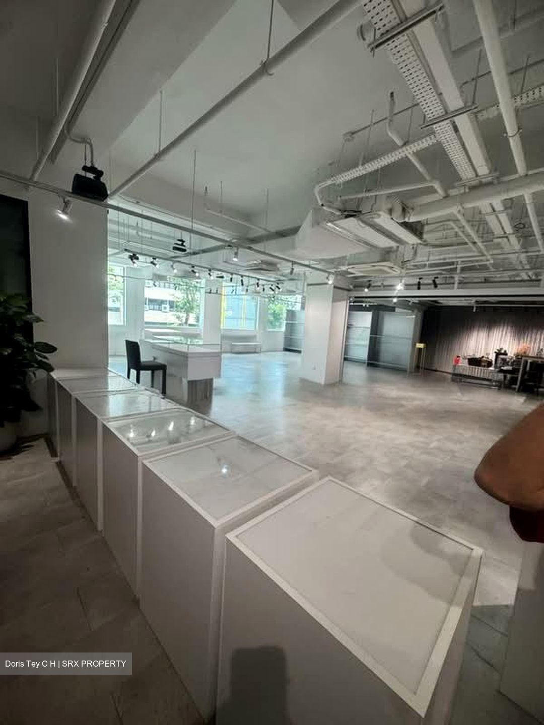 Kitchener Complex (D8), Office #536396231